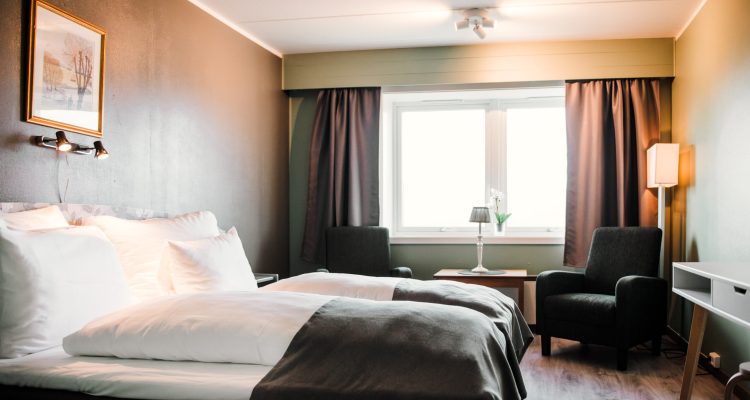 Hotellrom med dobbeltseng